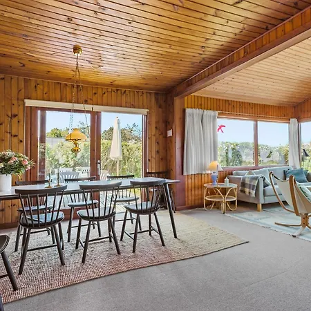 Gorgeous In With Kitchen Holiday home *